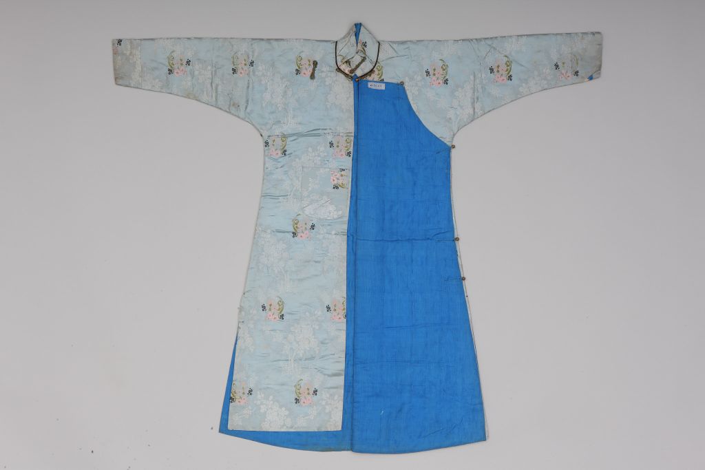 图片[2]-Lake Ocean Flower Thai Satin Cotton Robe-China Archive